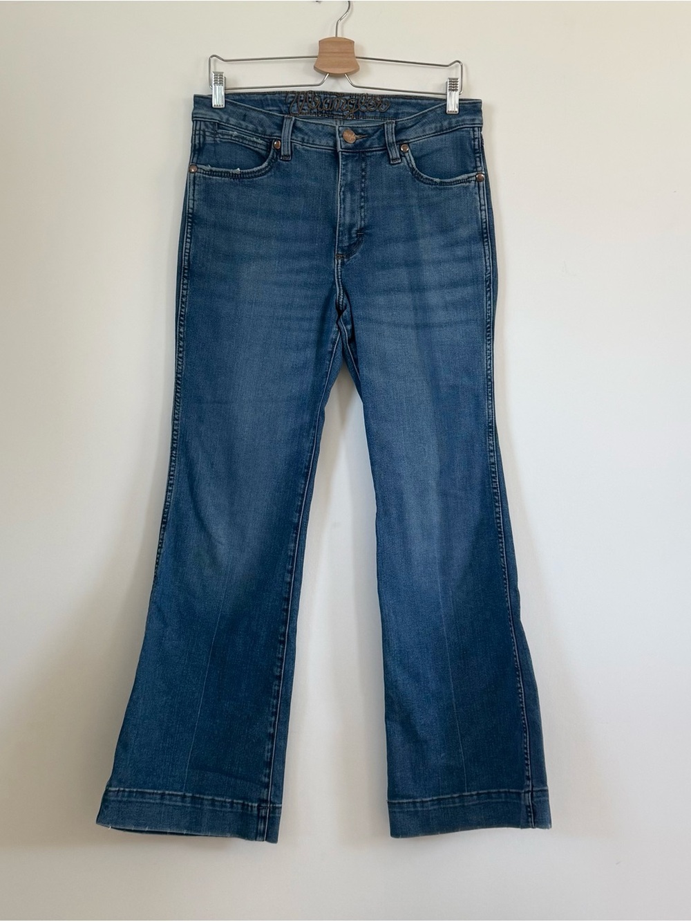 Women’s Western Style Wrangler Retro Bootcut High Rise Jeans